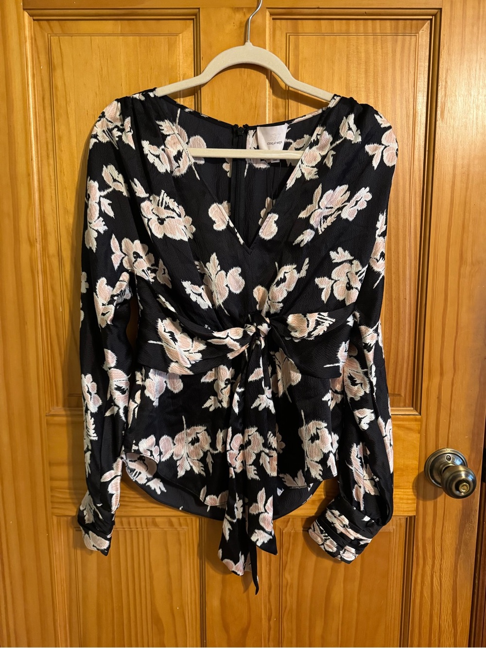 Cinq a sept 100% silk top Size Small NWT